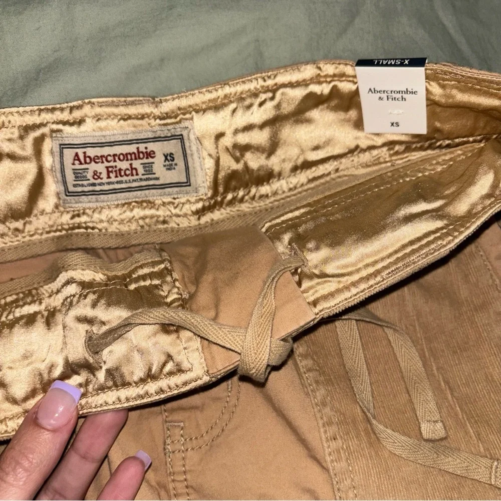 Absrcrombie Mini Skirt 🤍🐚 - Picture 4 of 6